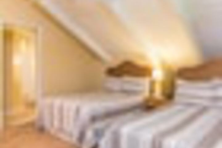 Room 17 of 120