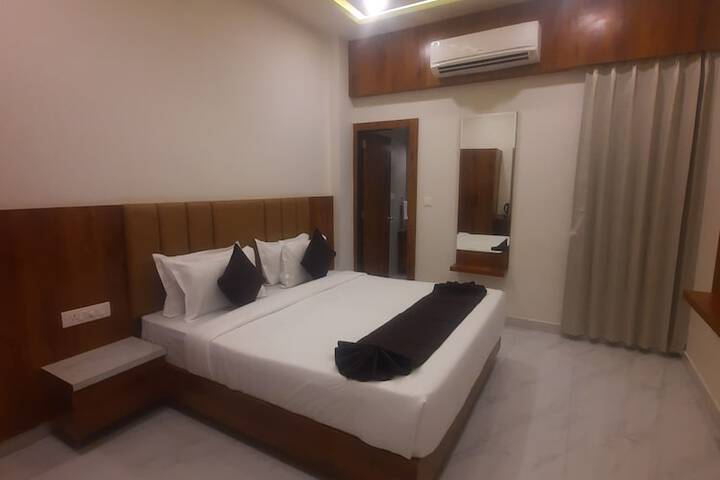 Room 7 of 26