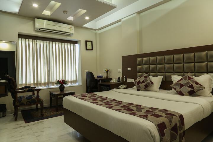 Room 6 of 31