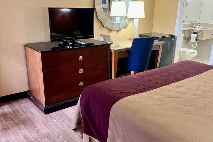 Standard Single King Bed (5 of 13)