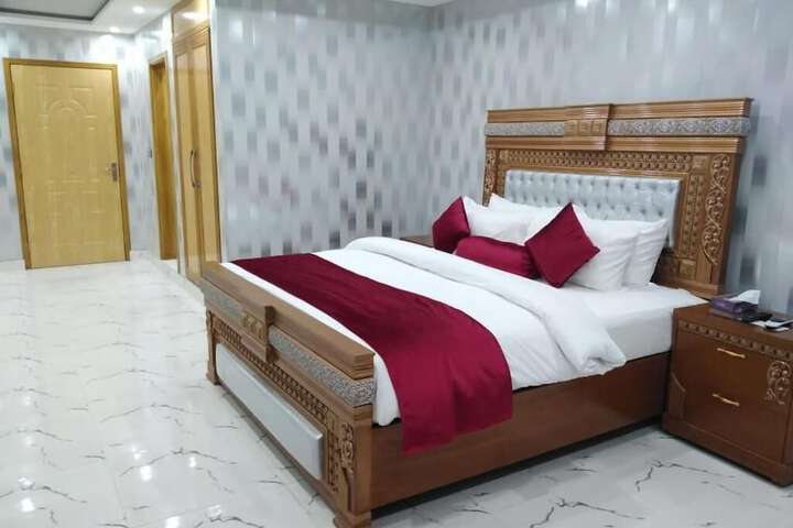 Room 13 of 26