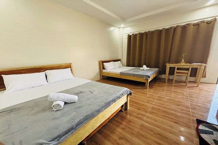 Room 2 of 34