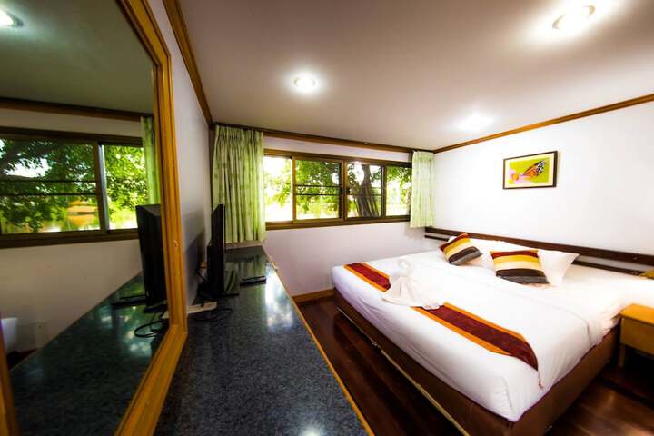Room 3 of 93
