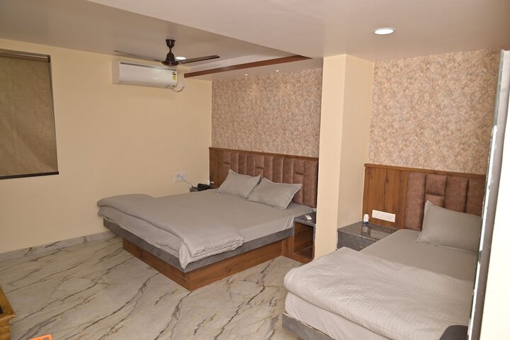 Room 8 of 11