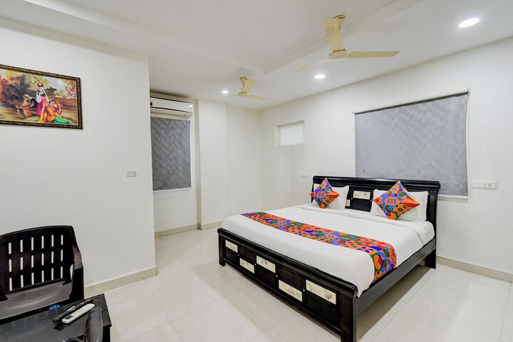 Room 9 of 32