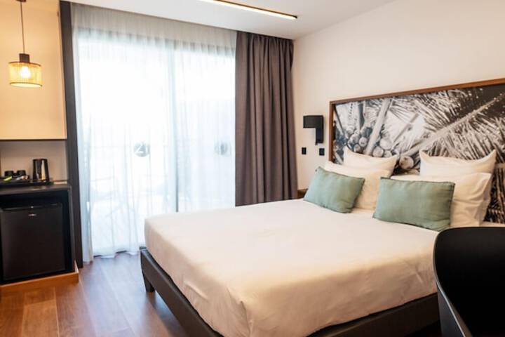 Room 10 of 42