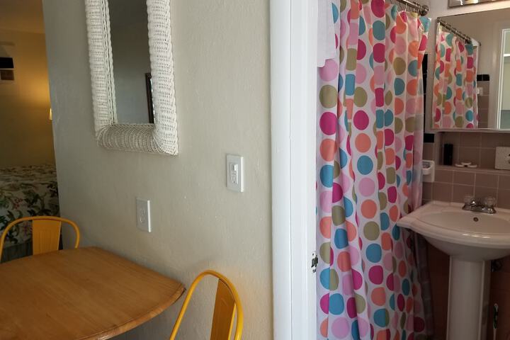 Room 204 of 218