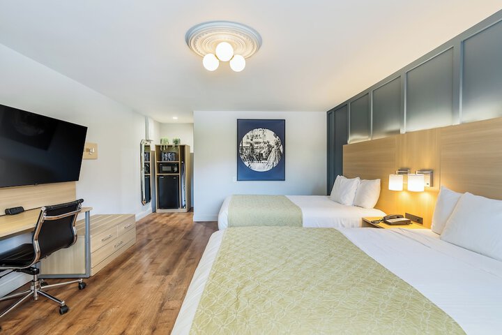 2 Double Beds (5 of 10)