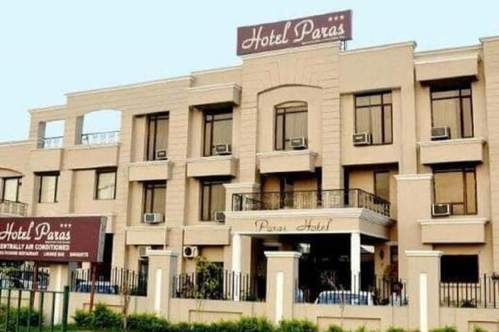 Hotel Paras