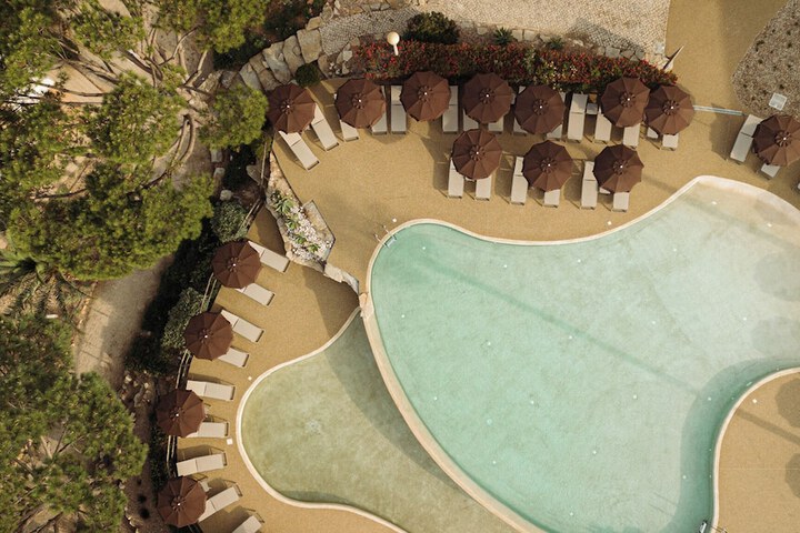 Hotel with Pool