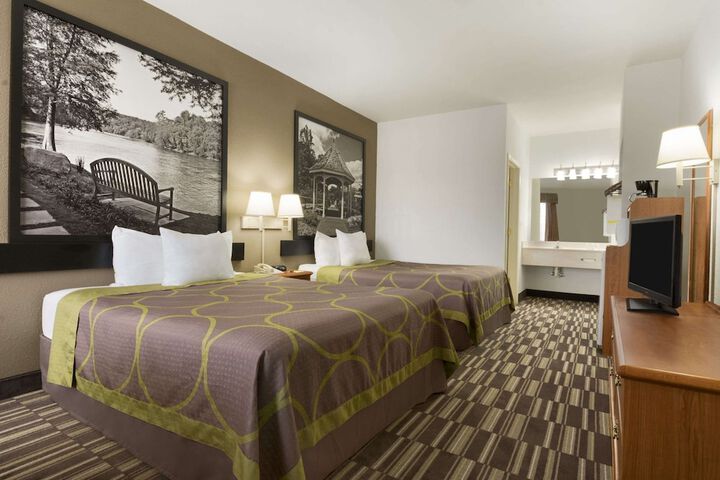 2 Double Beds (1 of 6)