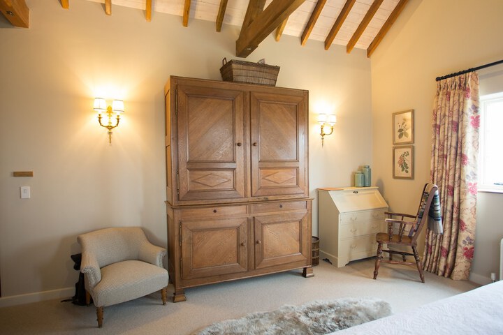 Room 3 of 84