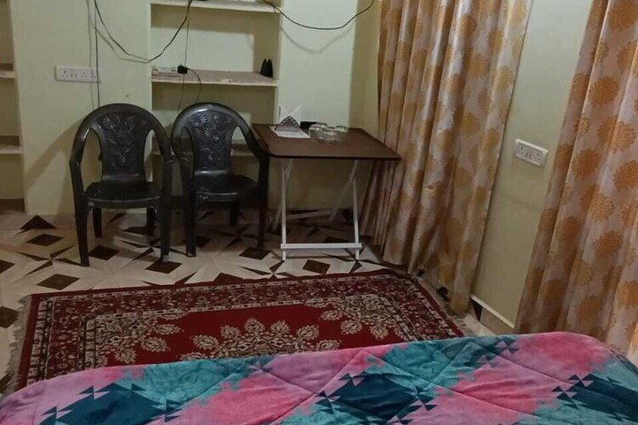 Room 5 of 27
