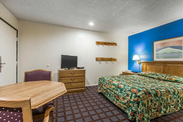 Room 2 of 16