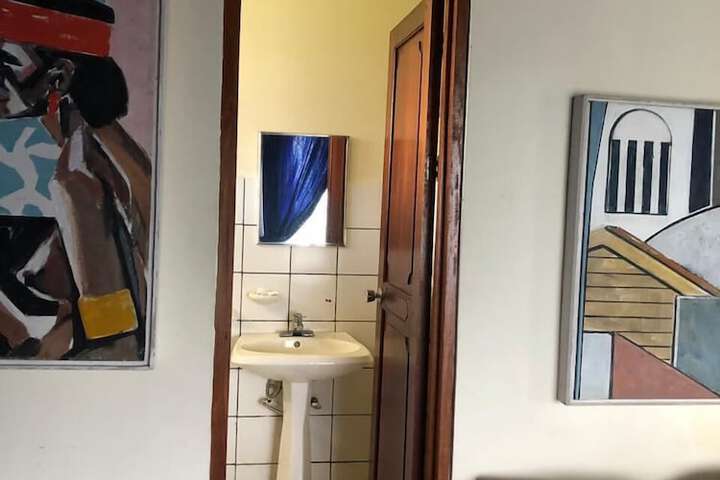 Room 21 of 37