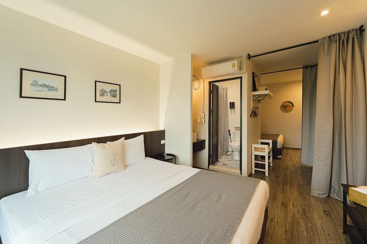 Room 73 of 142