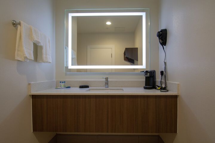 Room 17 of 40