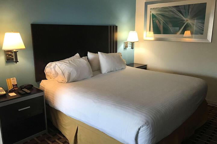 1 King Bed (2 of 5)