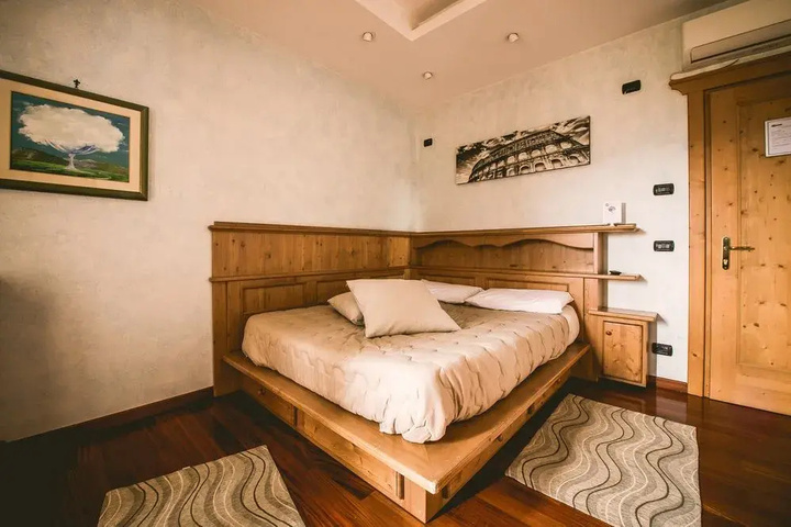 Room 6 of 15