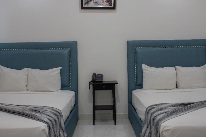 Room 6 of 16