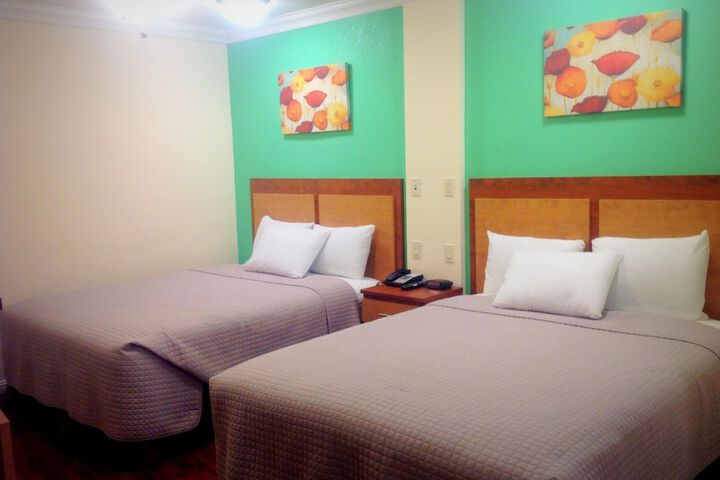1 Queen Bed (9 of 11)