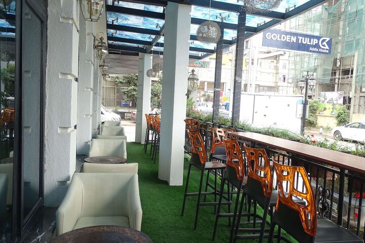 Lounge 72 of 93