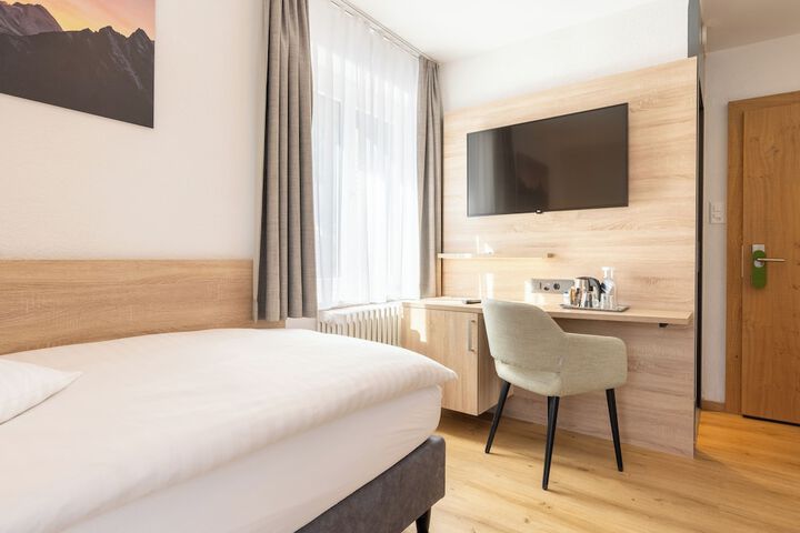 Room 20 of 142
