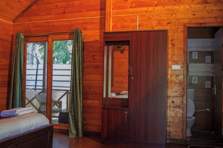 Room 10 of 33