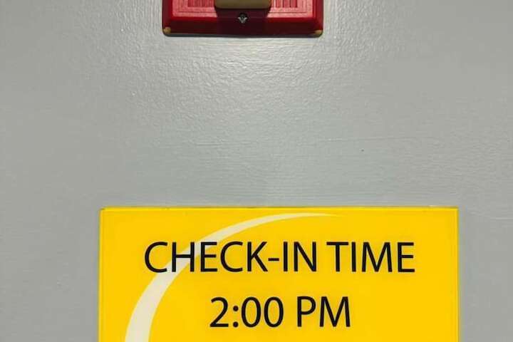 Check-in/check-out kiosk