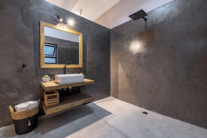 Room 15 of 32