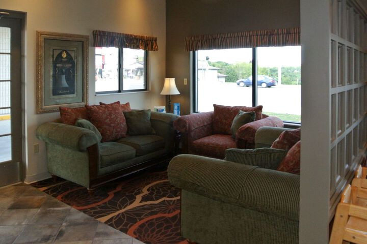 Econo Lodge Inn & Suites Branson Shepherd of the Hills Expy in Branson, MO