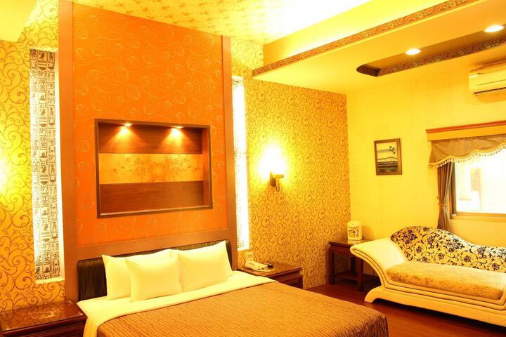Room 1 of 6