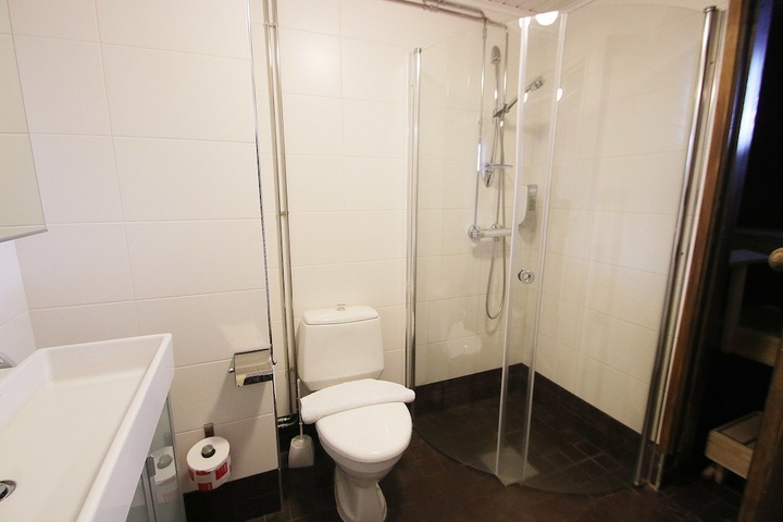 Room 44 of 99