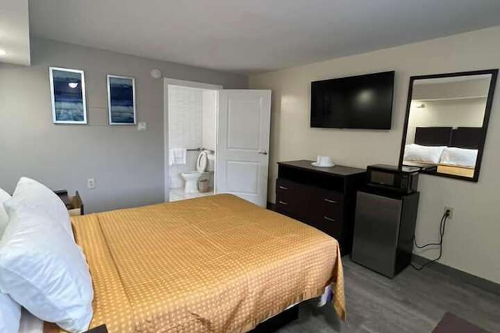 Room 5 of 13