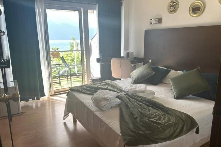 Room 4 of 20