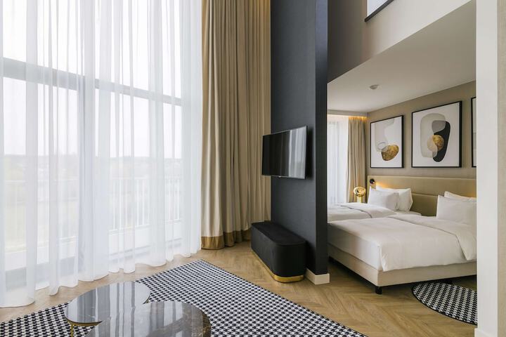 Room 38 of 170