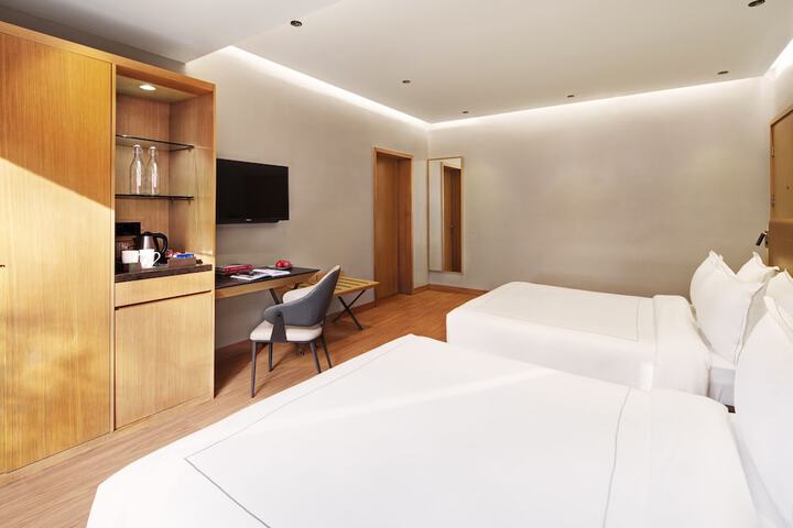 Room 13 of 44