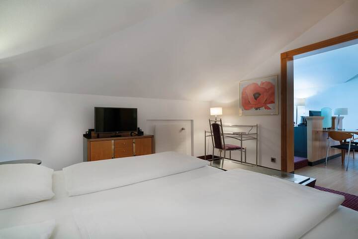 Room 18 of 102