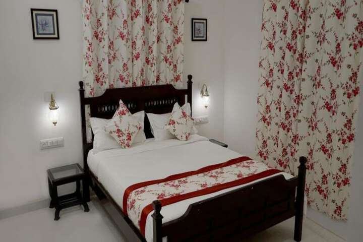 Room 10 of 13