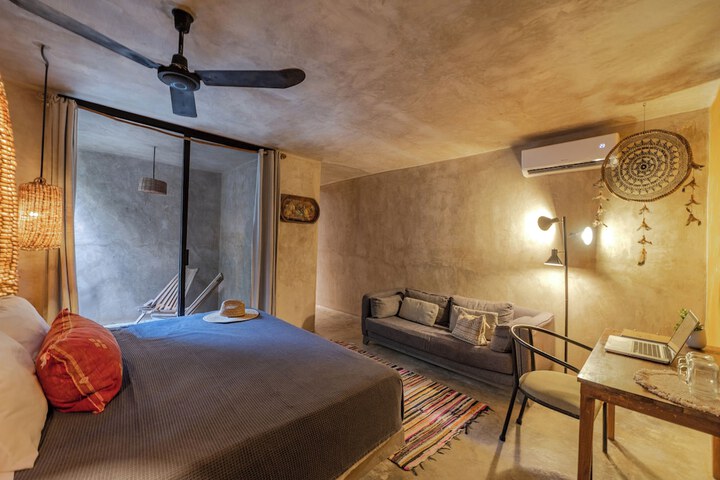 Room 16 of 83