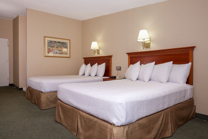 1 Queen Bed (12 of 12)
