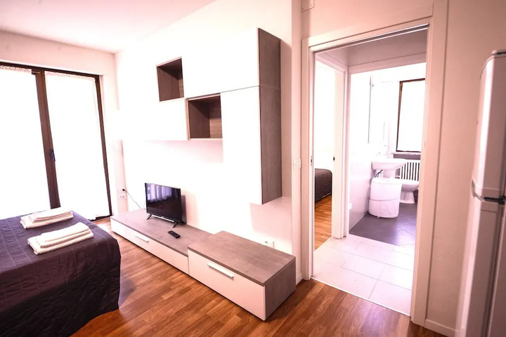 Room 6 of 18