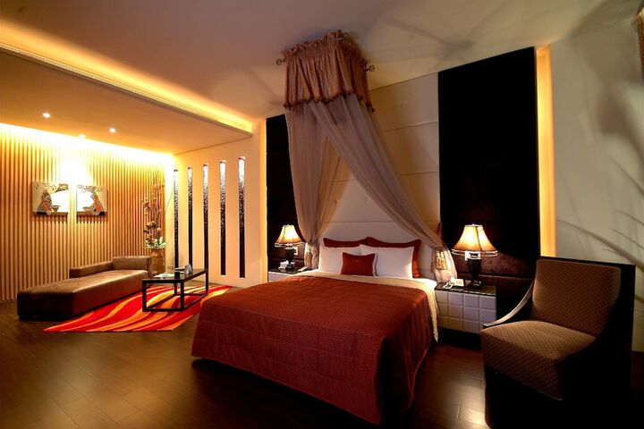 Room 3 of 49