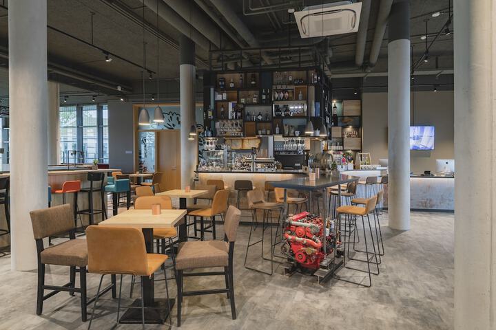 Lobby lounge