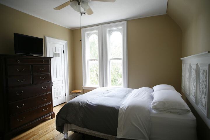 Room 5 of 99