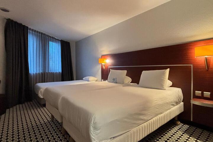 Room 29 of 136