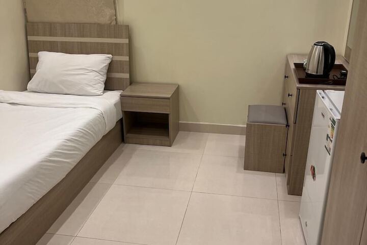 Room 8 of 12