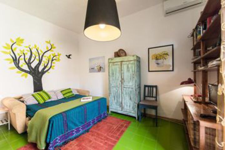 Room 6 of 10
