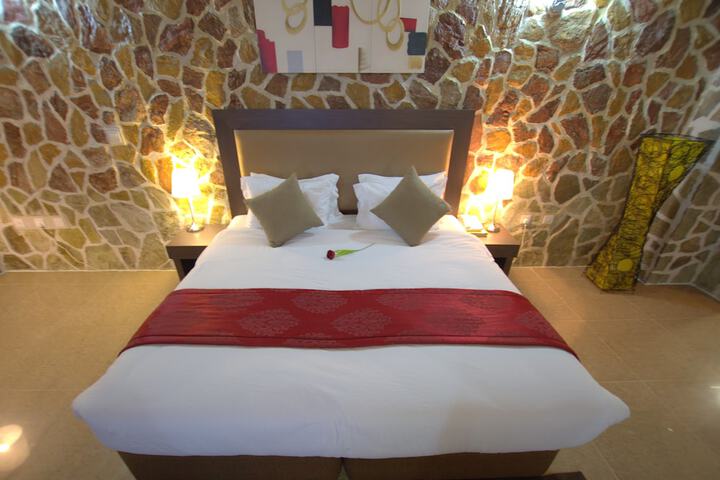 Room 5 of 15