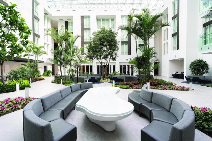 Hotel Interior 4 of 32